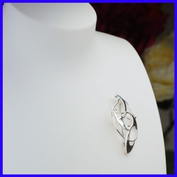 Brooch in pure silver. Jewel of a handmade designer.