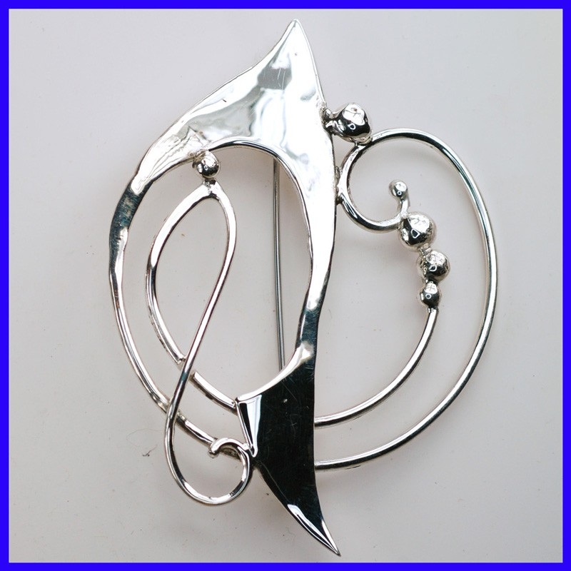 Elegant brooch in pure silver. Jewel of a handmade designer. Elegant brooch in pure silver. Jewel of a handmade designer.