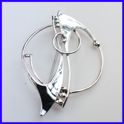 Art deco inspired brooch in silver. Jewel of a handmade designer.