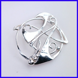 Broche fantaisie en argent pur. Bijou de créateur fait-main.