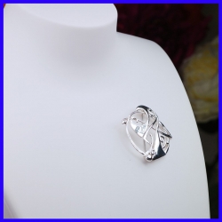 Fancy brooch in pure silver. Jewel of a handmade designer.