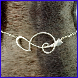 Thin silver ankle chain with pattern. Original jewel made by hand.