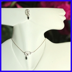 Ensemble collier boucles d’oreille argent artisanale.