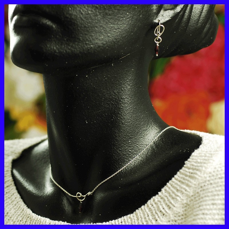 Ensemble collier boucles d’oreille argent artisanale.