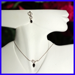 Ensemble collier boucles d’oreille argent artisanale.