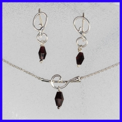 Ensemble collier boucles d’oreille argent artisanale.