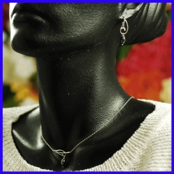 Parure collier boucles d’oreille argent de créateur.