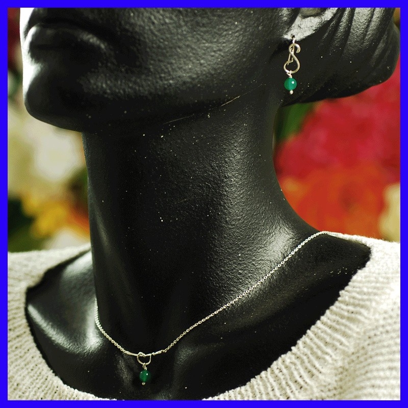 Ensemble collier boucles d’oreille argent artisanale.