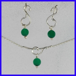 Ensemble collier boucles d’oreille argent artisanale.