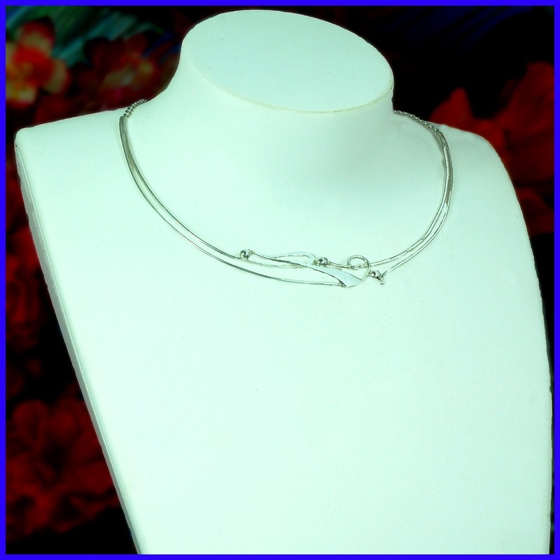 New look necklace in solid silver. Handmade designer jewelry.