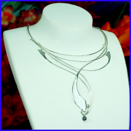 Necklace heroic fantasy in pure silver with a hematite. Handmade designer jewelry.