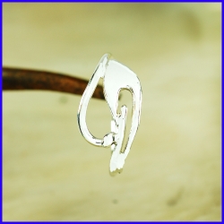 Bague en argent fait main. Bijou de créateur et artisanal.