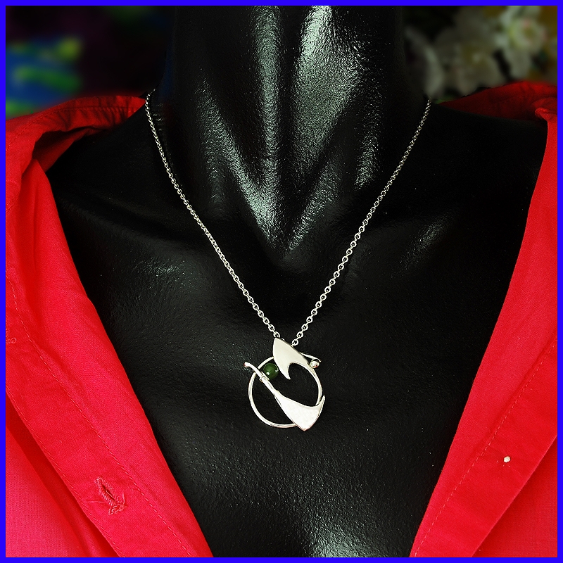 Pendentif argent et jade. Bijou de créateur et artisanale. Limité à 8 exemplaires.