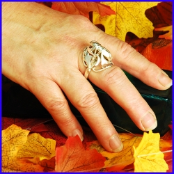 Silver ring with a yellow moss quartz