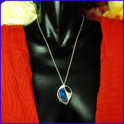 Pendentif argent et spectrolite. Bijou de créateur et artisanale. Pièce unique.