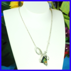 Collier en argent. Pièce unique avec une spectrolite. Bijou de créateur et artisanal.