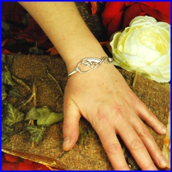 Bracelet de créateur et artisanal en argent et faite main Pièce unique