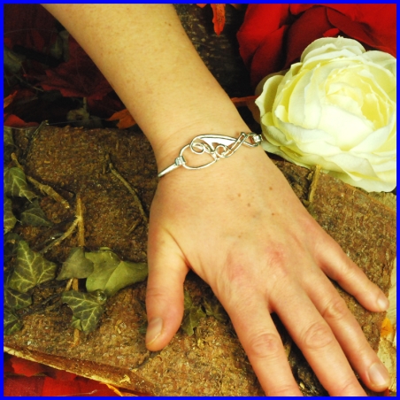 Bracelet de créateur et artisanal en argent et faite main Pièce unique