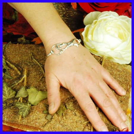 Bracelet en argent faite main Bijou de créateur et artisanal unique.