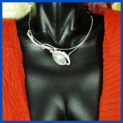 Collier argent et pierre de lune arc en ciel créateur et artisanale