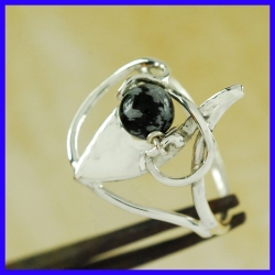 Bague en argent fait main de créateur et artisanal 8 exemplaires.