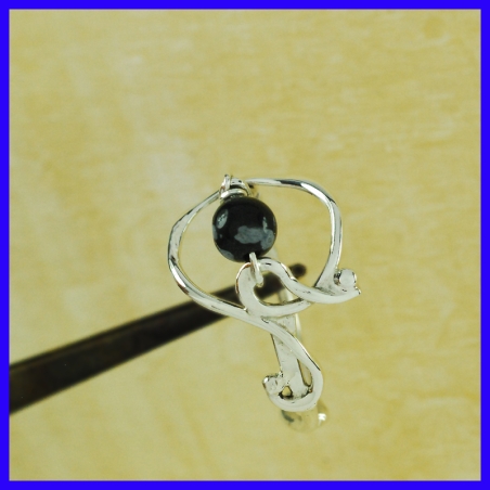 Bague en argent fait main. Bijou de créateur et artisanal exemplaires