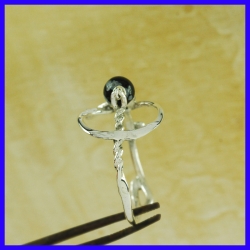 Bague en argent fait main. Bijou de créateur et artisanal exemplaires