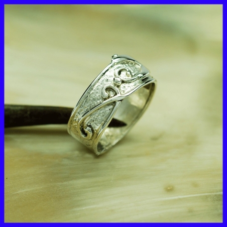 This medieval designer ring for men or women in silver created by a solid silver jewellery craftsman.