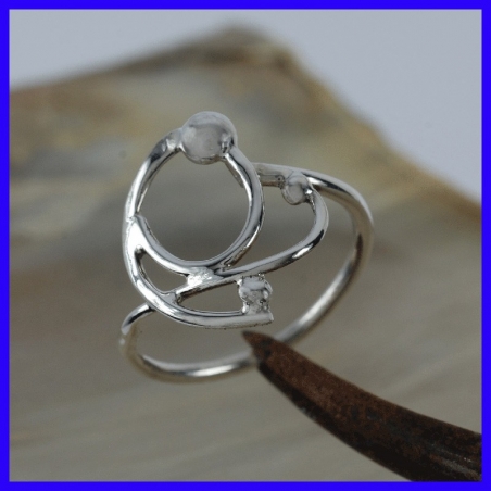 Silver and handmade ring. Jewel of creator and artisanal.