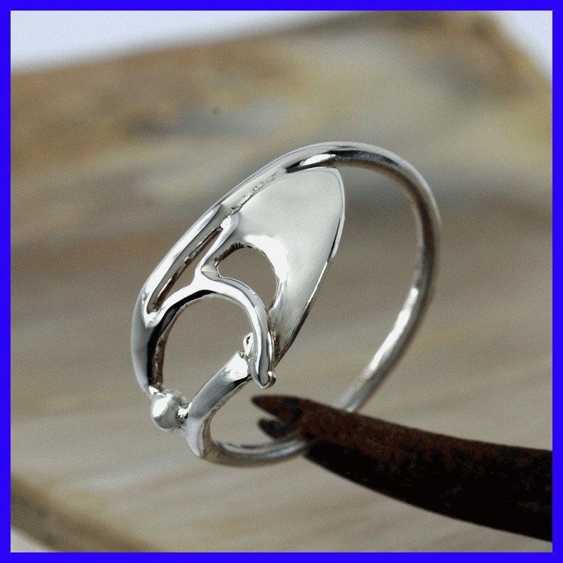 Bague en argent  et faite-main. Bijou de créateur.