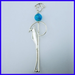 Boucles d'oreilles pendantes en argent avec perles en Turquoise. Bijoux faits-main.