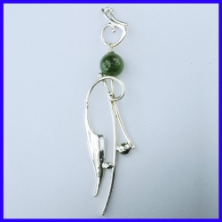 Boucles d'oreilles pendantes en argent avec perles de Jade. Bijoux faits-main.