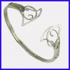 Bracelet en argent crée par un artisan bijoutier en argent massif. Ce bijou original est limité à 8 exemplaires.